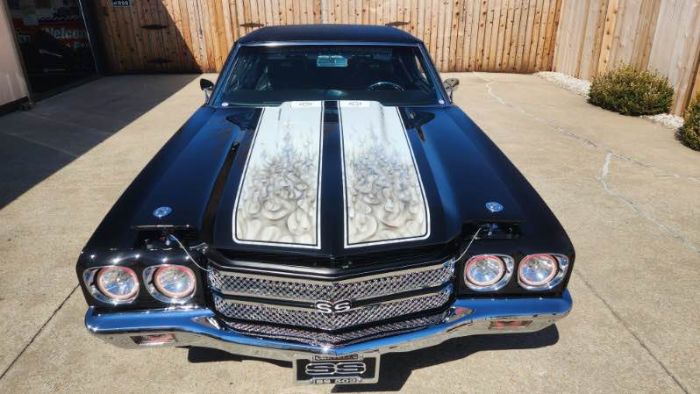 Unknown-Chevelle-1970-BlackWhite-Stripes-Black-16