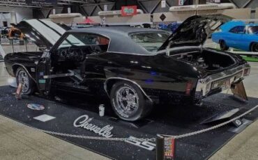 Unknown-Chevelle-1970-BlackWhite-Stripes-Black-2