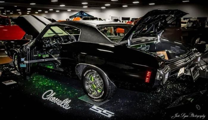 Unknown-Chevelle-1970-BlackWhite-Stripes-Black-4