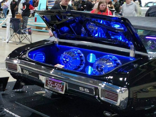 Unknown-Chevelle-1970-BlackWhite-Stripes-Black-7