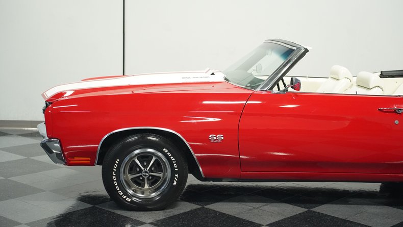 Unknown-Chevelle-1970-Cranberry-Red-White-25