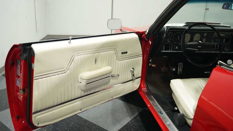 Unknown-Chevelle-1970-Cranberry-Red-White-32