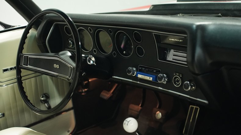 Unknown-Chevelle-1970-Cranberry-Red-White-42