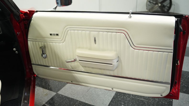 Unknown-Chevelle-1970-Cranberry-Red-White-44