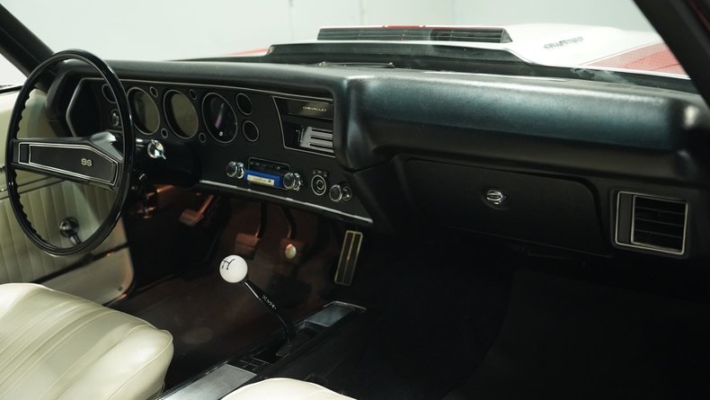 Unknown-Chevelle-1970-Cranberry-Red-White-49