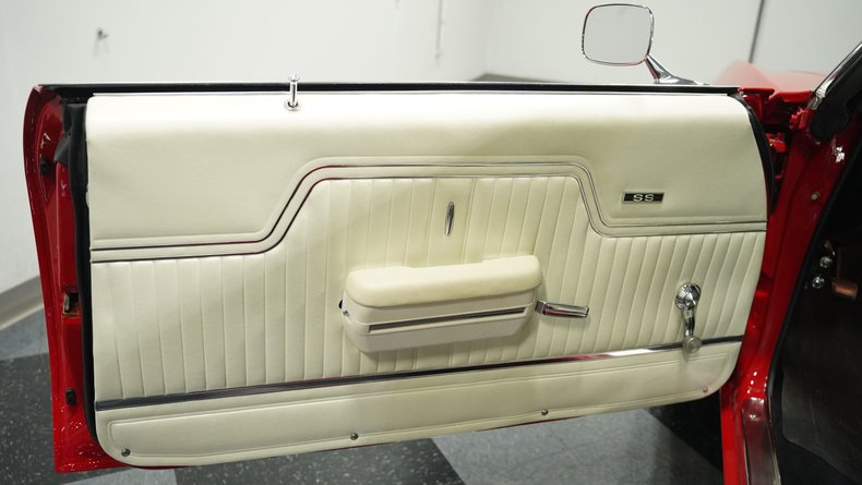 Unknown-Chevelle-1970-Cranberry-Red-White-6