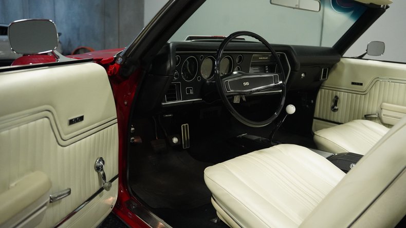 Unknown-Chevelle-1970-Cranberry-Red-White-9