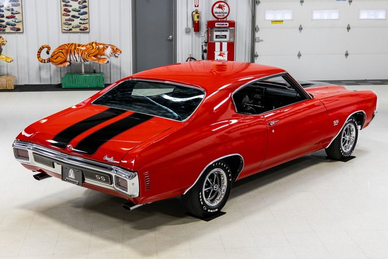 Unknown-Chevelle-1970-Red-w-Black-Black-1