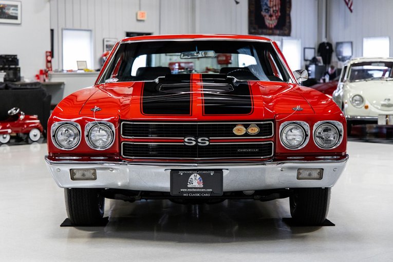 Unknown-Chevelle-1970-Red-w-Black-Black-2