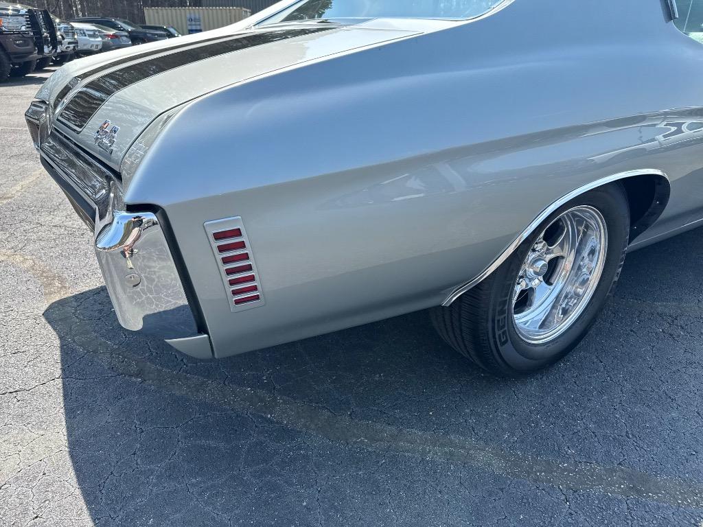 Unknown-Chevelle-1970-Silver-Black-40