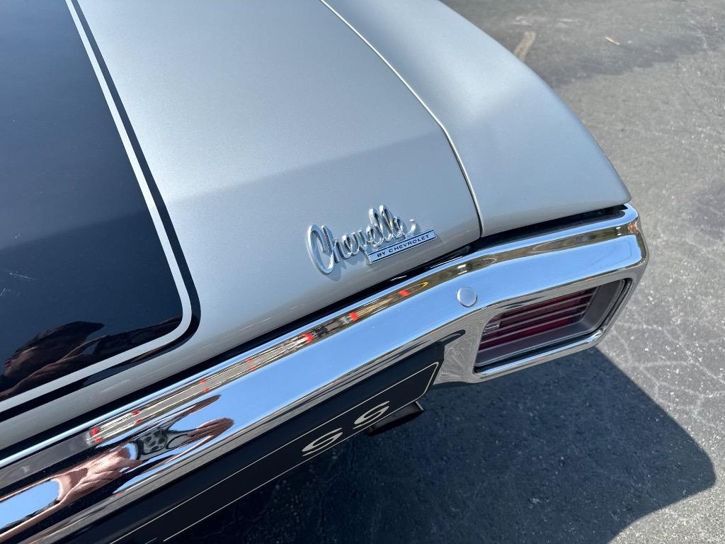 Unknown-Chevelle-1970-Silver-Black-41
