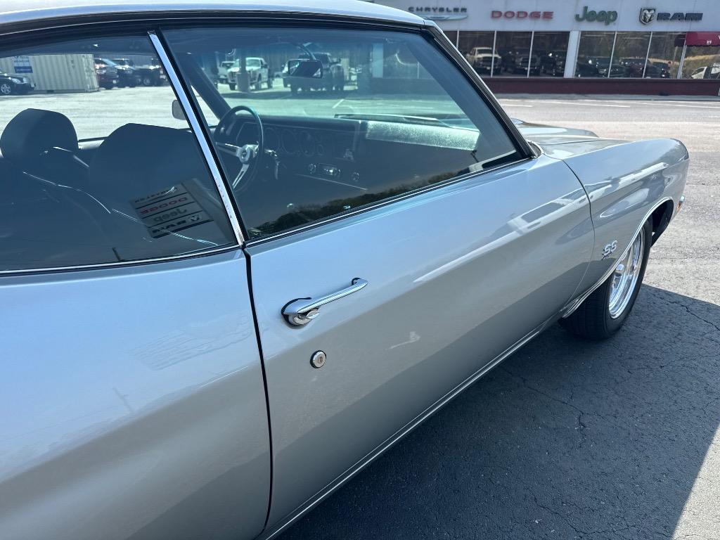Unknown-Chevelle-1970-Silver-Black-43