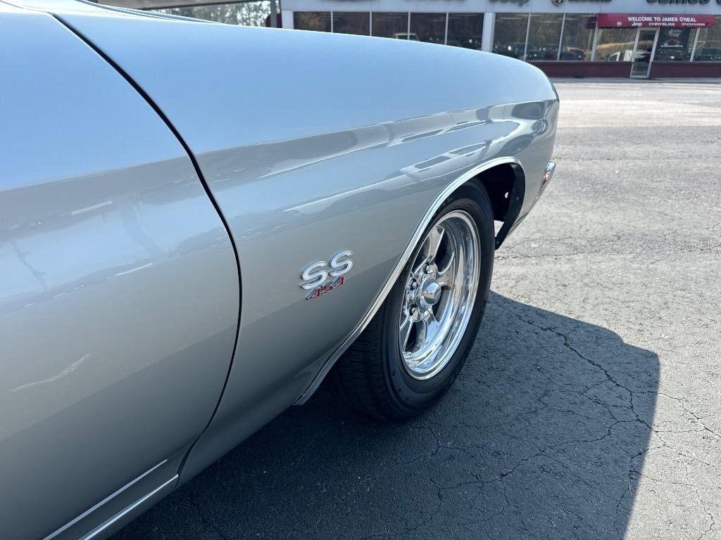 Unknown-Chevelle-1970-Silver-Black-45