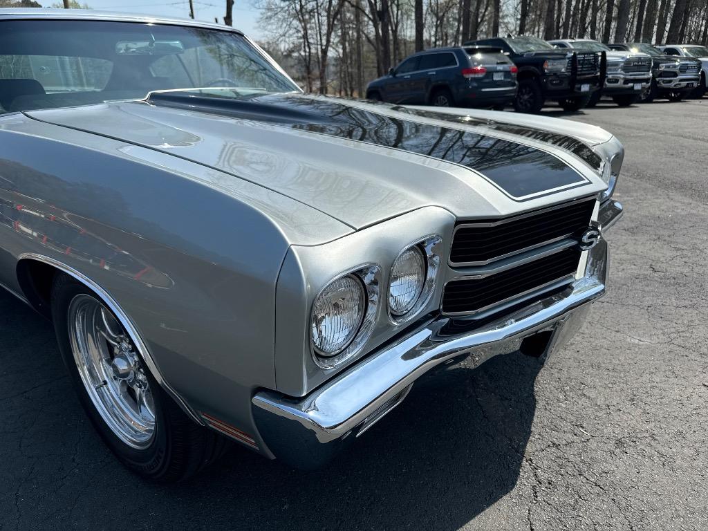 Unknown-Chevelle-1970-Silver-Black-46
