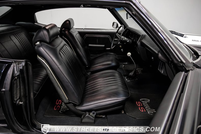 Unknown-Chevelle-1971-Black-Black-48
