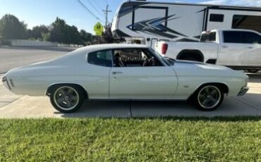 Unknown-Chevelle-1972-White-White-10