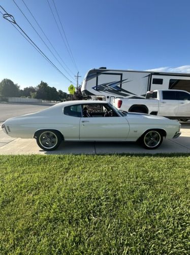 Unknown-Chevelle-1972-White-White-10