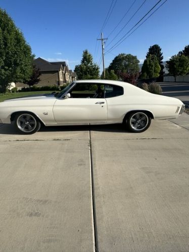 Unknown-Chevelle-1972-White-White-9