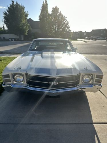 Unknown-Chevelle-1972-White-White