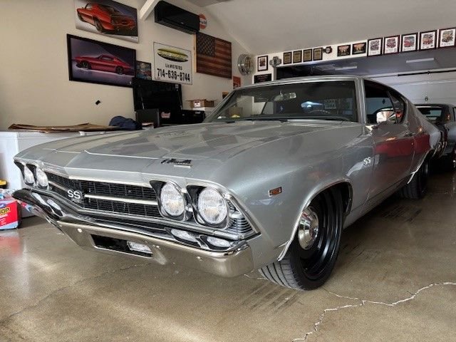 Unknown-Chevelle-ss-1969-Silver-black-2