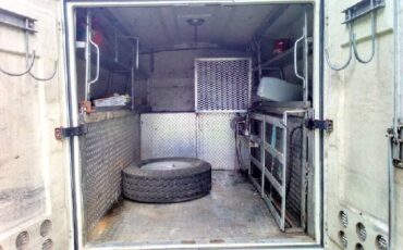 Unknown-Chevroelt-3500-1988-white-4