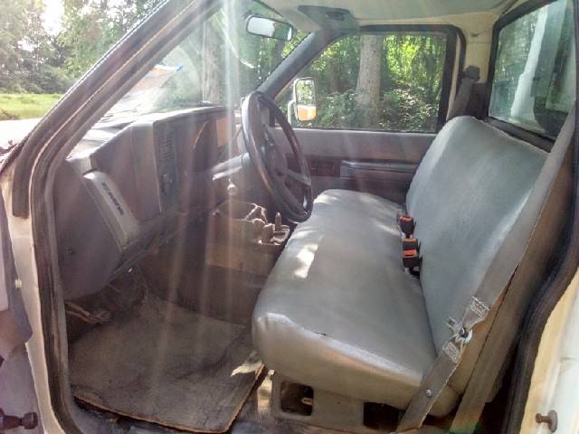 Unknown-Chevroelt-3500-1988-white-5