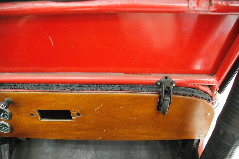 Unknown-Cj2a-1947-Red-Black-2