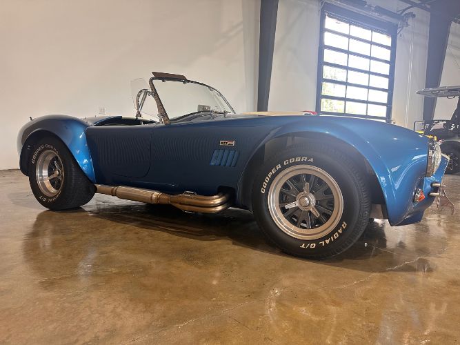 Unknown-Cobra-1965-Blue-Black-Leather-26