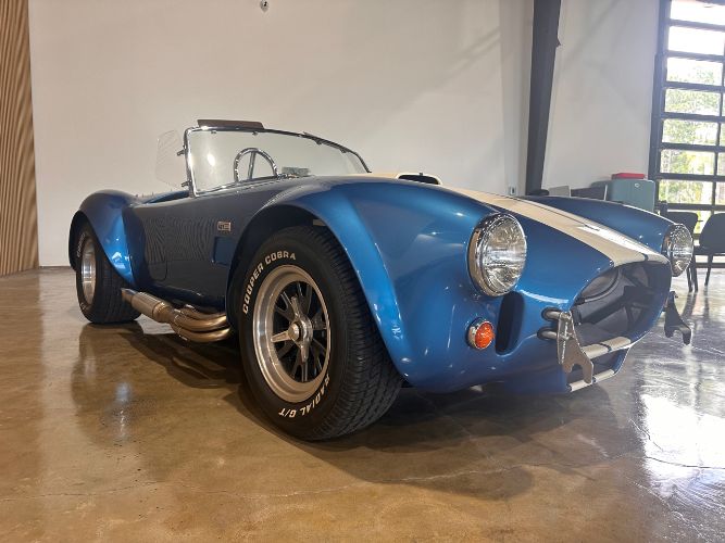 Unknown-Cobra-1965-Blue-Black-Leather-28