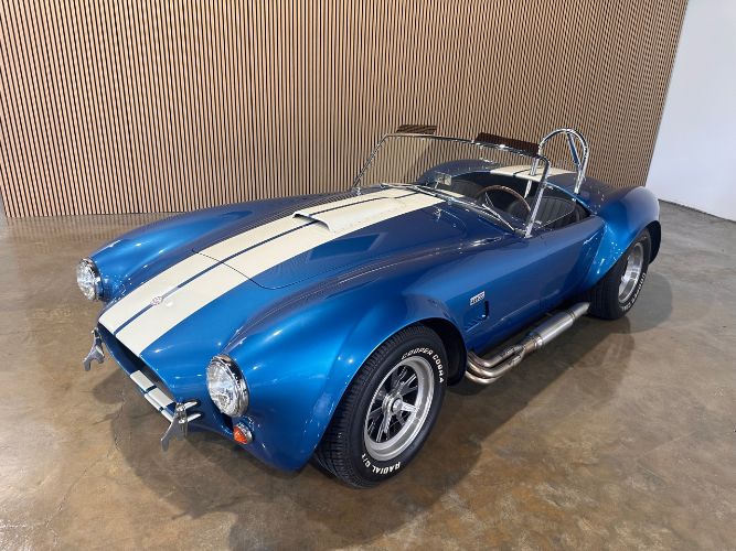 Unknown-Cobra-1965-Blue-Black-Leather-6
