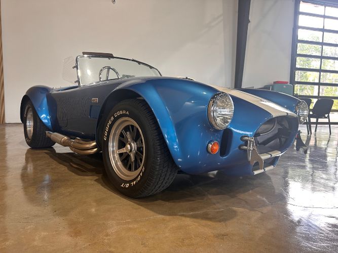 Unknown-Cobra-1965-Blue-Black-Leather-7