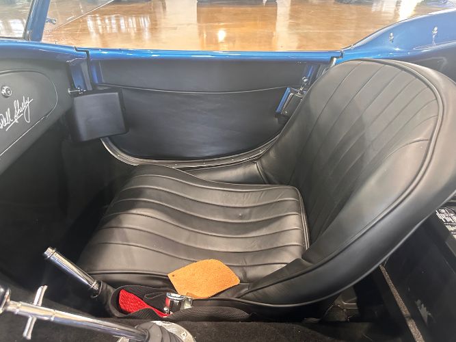 Unknown-Cobra-1965-Blue-Black-Leather-9