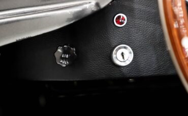 Unknown-Cobra-1965-Grigio-Silverstone-Black-Leather-11