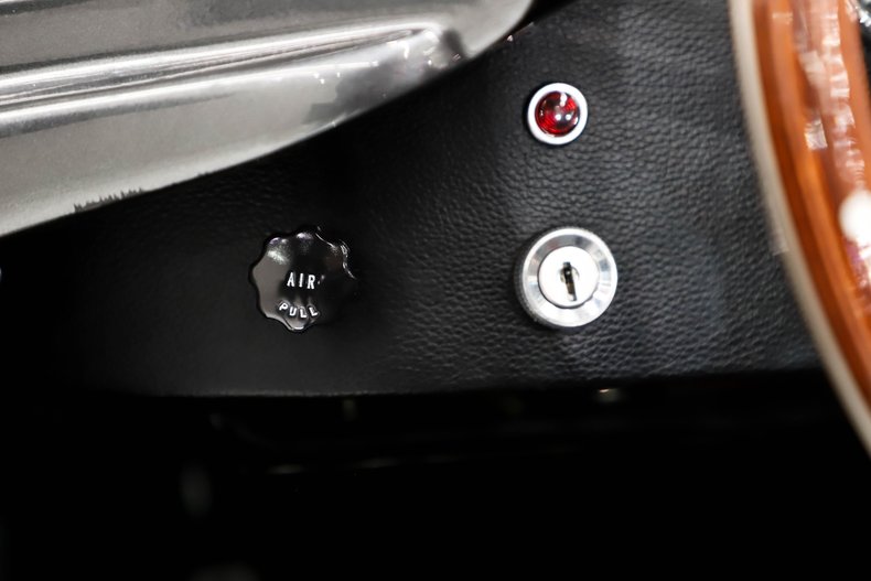 Unknown-Cobra-1965-Grigio-Silverstone-Black-Leather-11