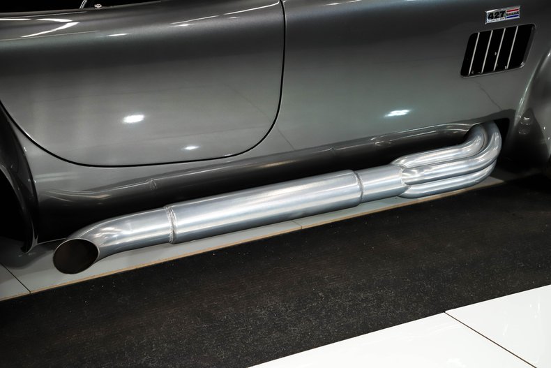 Unknown-Cobra-1965-Grigio-Silverstone-Black-Leather-13