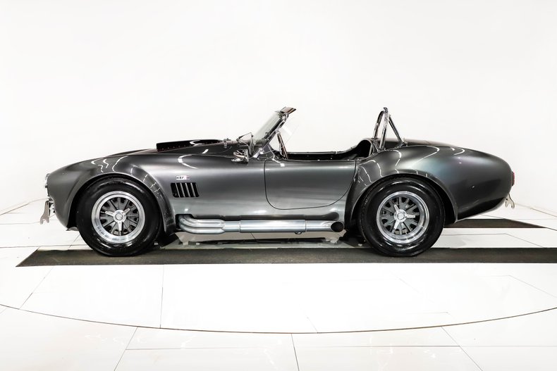 Unknown-Cobra-1965-Grigio-Silverstone-Black-Leather-15