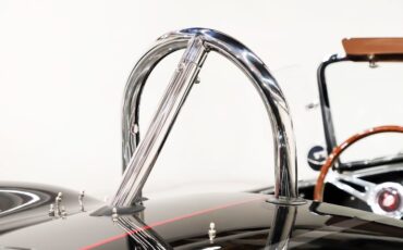 Unknown-Cobra-1965-Grigio-Silverstone-Black-Leather-17