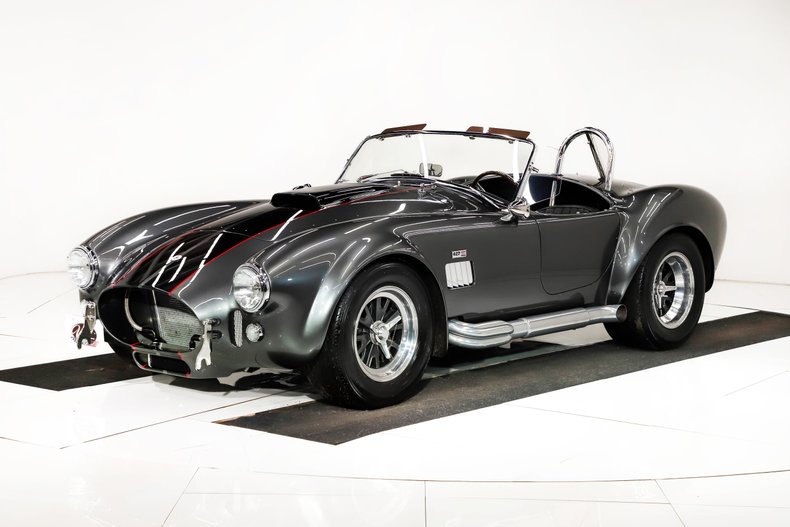 Unknown-Cobra-1965-Grigio-Silverstone-Black-Leather-2