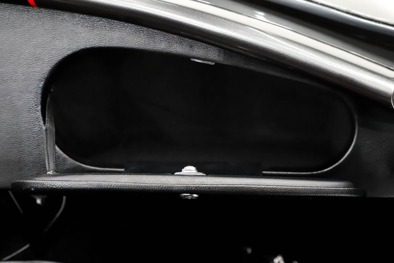 Unknown-Cobra-1965-Grigio-Silverstone-Black-Leather-21