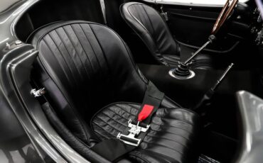 Unknown-Cobra-1965-Grigio-Silverstone-Black-Leather-23