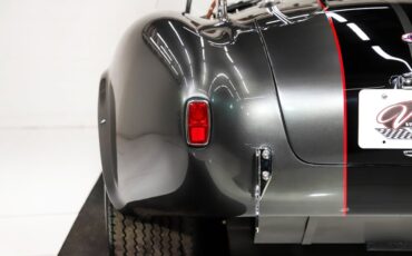 Unknown-Cobra-1965-Grigio-Silverstone-Black-Leather-28