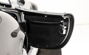 Unknown-Cobra-1965-Grigio-Silverstone-Black-Leather-29