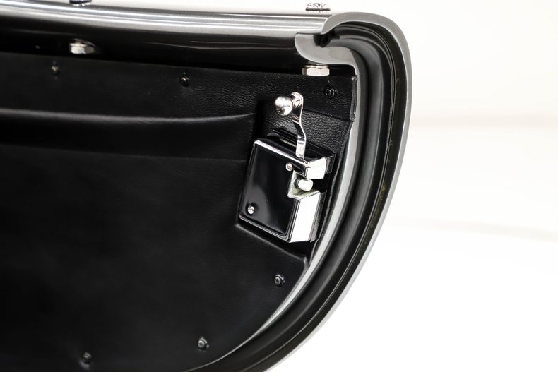 Unknown-Cobra-1965-Grigio-Silverstone-Black-Leather-30