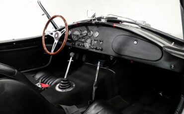 Unknown-Cobra-1965-Grigio-Silverstone-Black-Leather-32