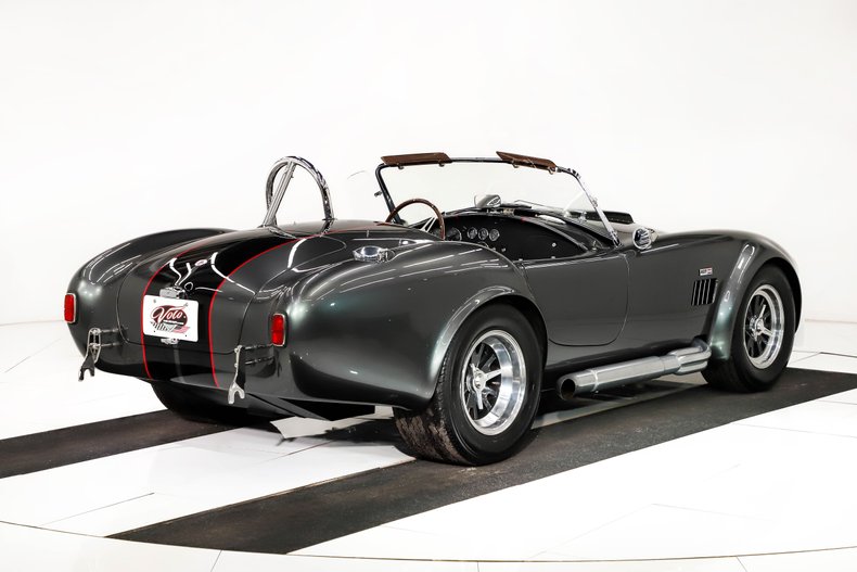 Unknown-Cobra-1965-Grigio-Silverstone-Black-Leather-34