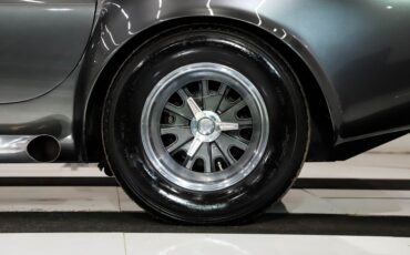 Unknown-Cobra-1965-Grigio-Silverstone-Black-Leather-40