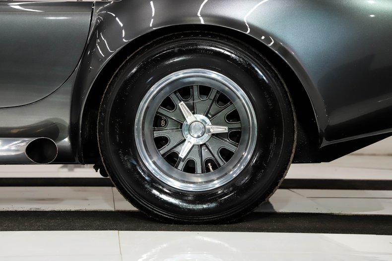 Unknown-Cobra-1965-Grigio-Silverstone-Black-Leather-40