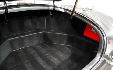 Unknown-Cobra-1965-Grigio-Silverstone-Black-Leather-46