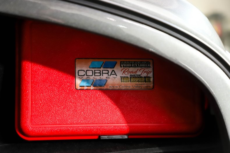 Unknown-Cobra-1965-Grigio-Silverstone-Black-Leather-47