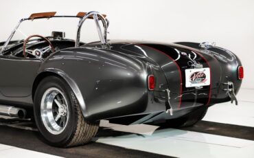 Unknown-Cobra-1965-Grigio-Silverstone-Black-Leather-49